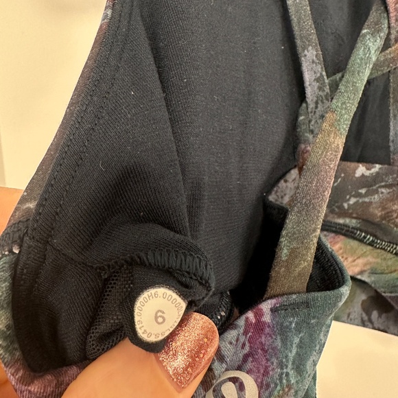Lululemon Energy High Neck Bra, Size 6 - Picture 3 of 3